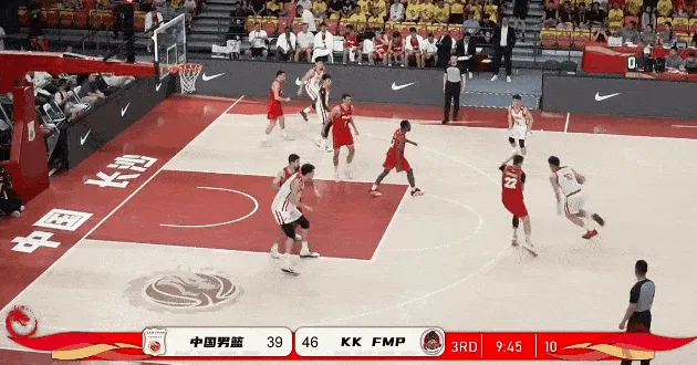米兰体育登录入口-王俊杰自投自抢打进得到10分，徐昕空切双手暴扣也得到10分