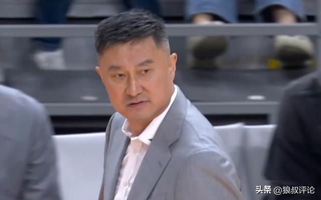 米兰体育-杨鸣：杜锋4个月前还是全运会冠军 达不到球迷预期争议就立刻出来