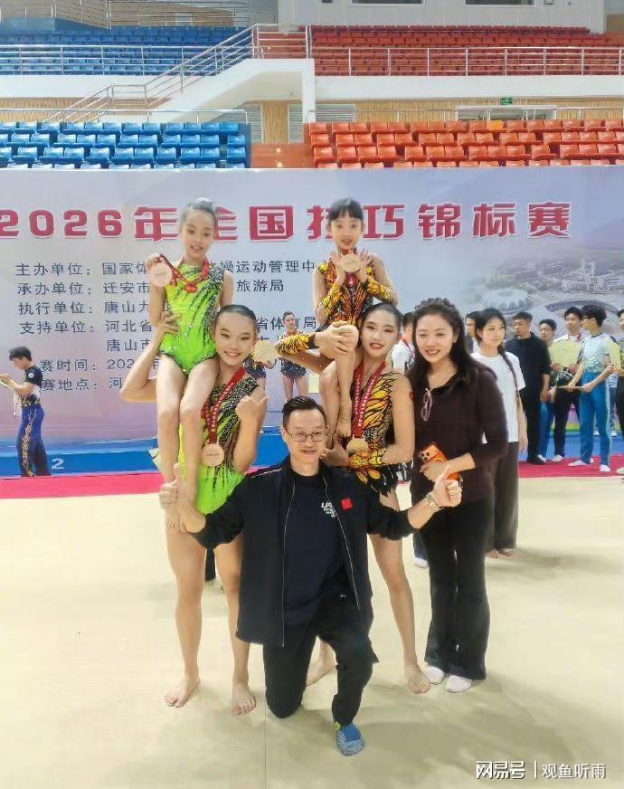 杨威双胞胎女儿太争气，9岁同台拿下全国冠军+季军，体操最强二代